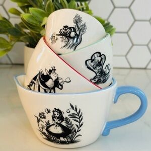Rae dun Alice in wonderland measuring cups NWT